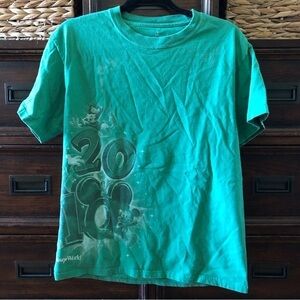 Disneyland green graphic short sleeve graphic tee size M
